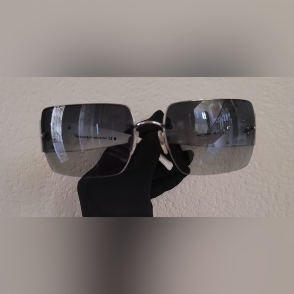 Chanel Sunglasses, excellent condition.. worn once, no scratches. - Picture 7 of 8